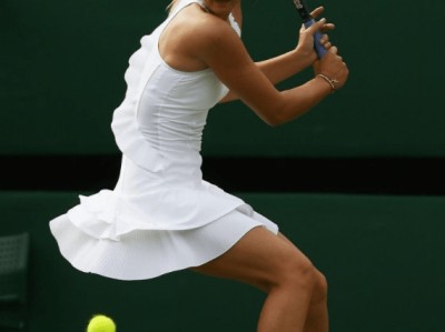 表现优异首场状态出色，RNG观众沸腾！，莎拉波娃重返赛场赛场气氛高涨(莎拉波娃尴尬图片)